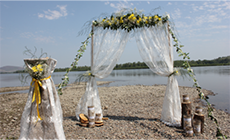 Свадебный банкет на берегу реки Енисей