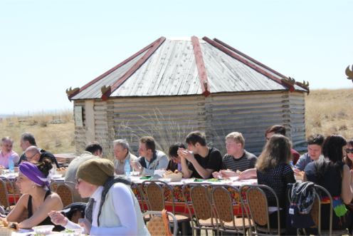 Праздничный обед на территории исторического памятника «Салбыкский курган»