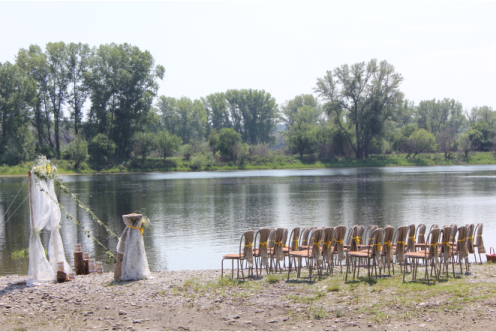 Свадебный банкет на берегу реки Енисей